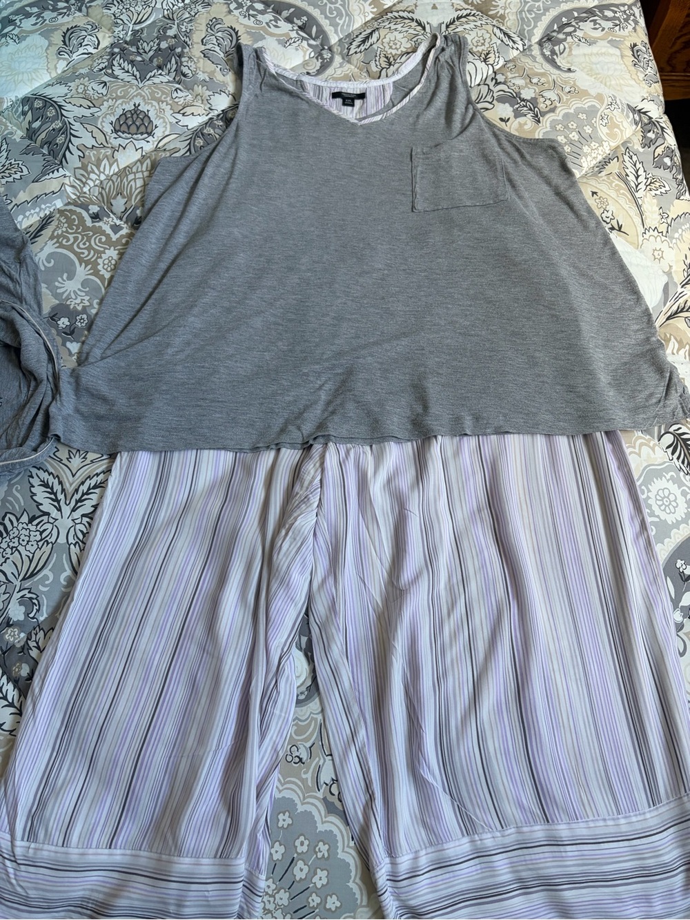 Simply Vera Vera Wang Gray Tank with matching Capri bottoms. - Picture 1 of 2